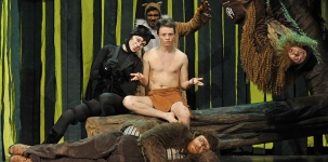 <h5>Das Dschungelbuch</h5><p>2012
© Altonaer Theater - (v.l.) Rabea Lübbe, Philip Pelzer, Hannes Träbert, Julius Ohlemann, Marc Laade</p>
